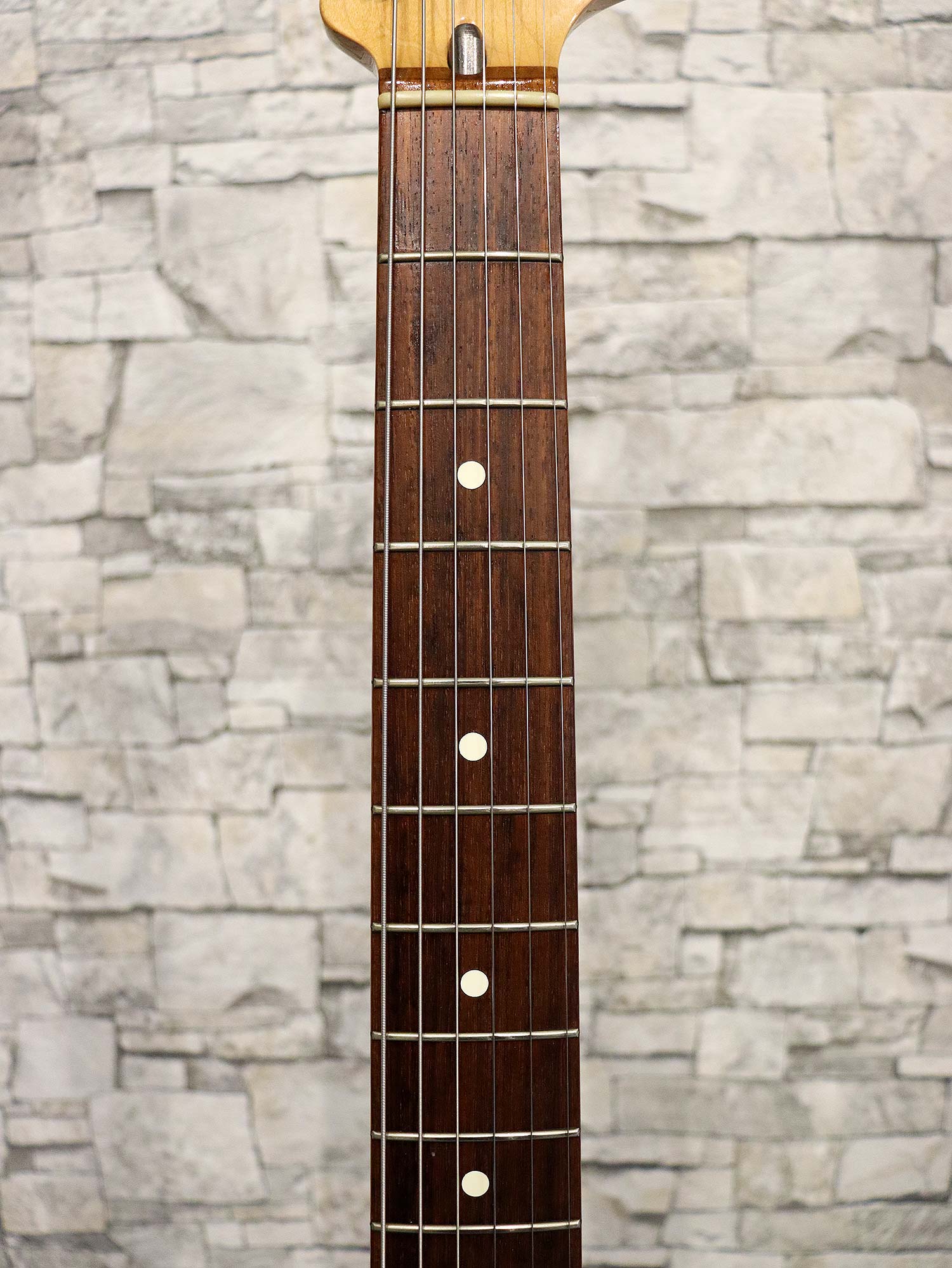 Fender USA American Vintage 70s Stratocaster 3 Color Sunburst 2005 - 20.jpg