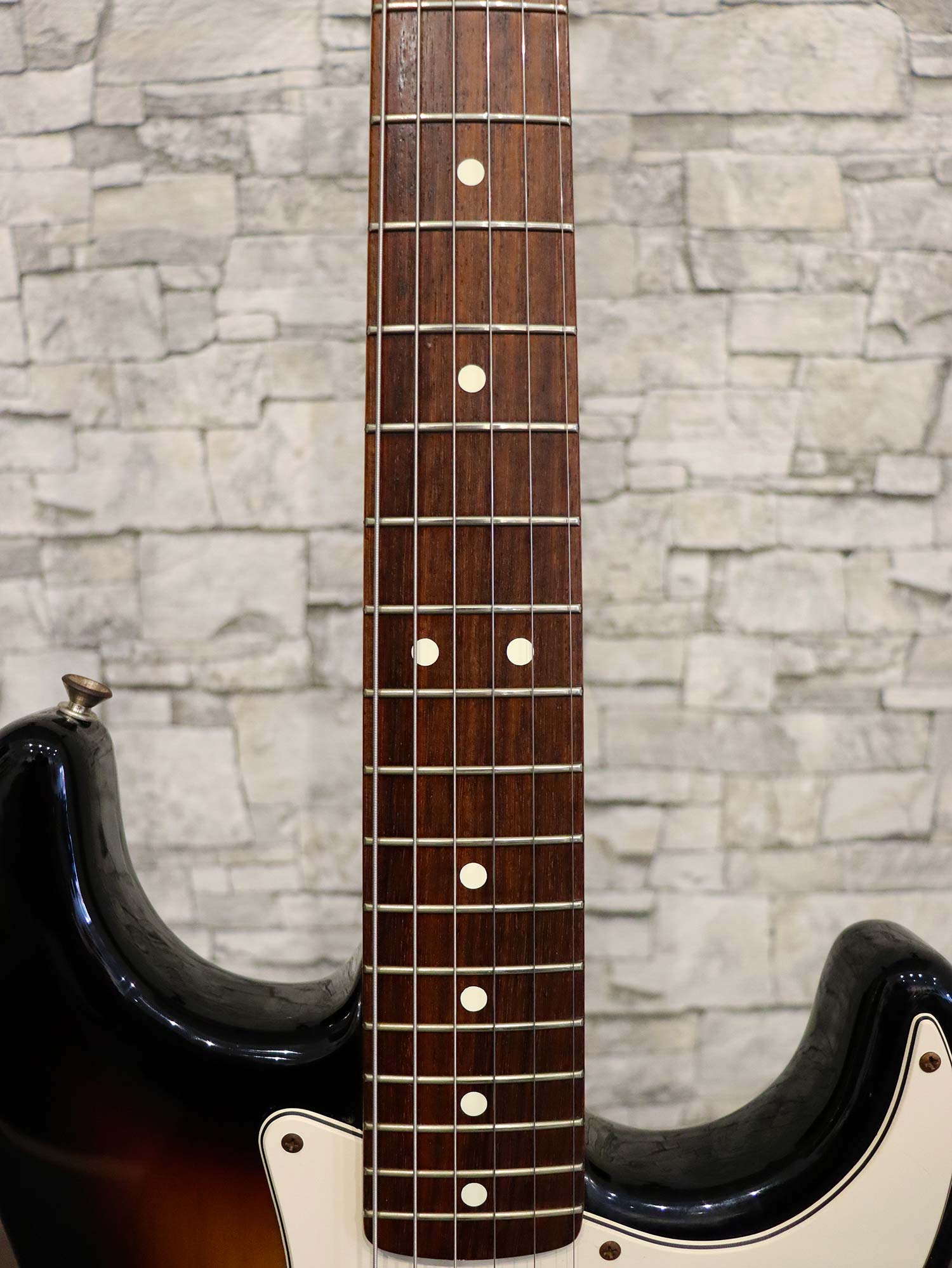 Fender USA American Vintage 70s Stratocaster 3 Color Sunburst 2005 - 21.jpg